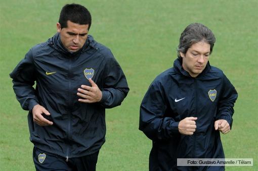 Riquelme entrenó liviano y Bianchi decide mañana si es titular ante Vélez